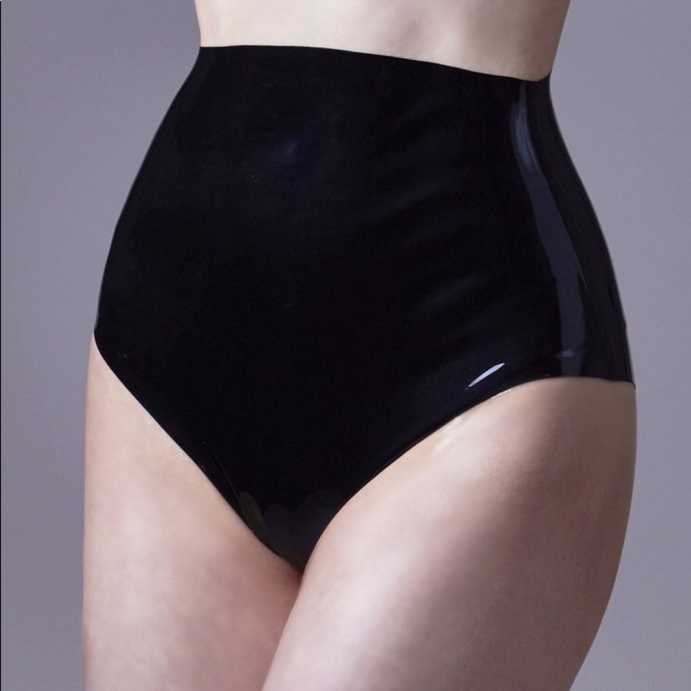 [William Wilde] Latex Secrets Knix